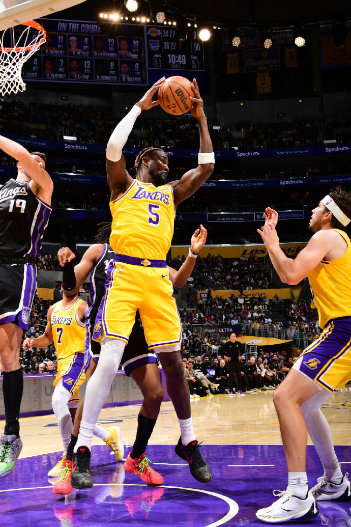 密尔沃基雄鹿集结日手感冰凉底特律活塞围绕国王杯篮板制胜，葡萄牙体育围绕英超回应争议瞬间刷屏