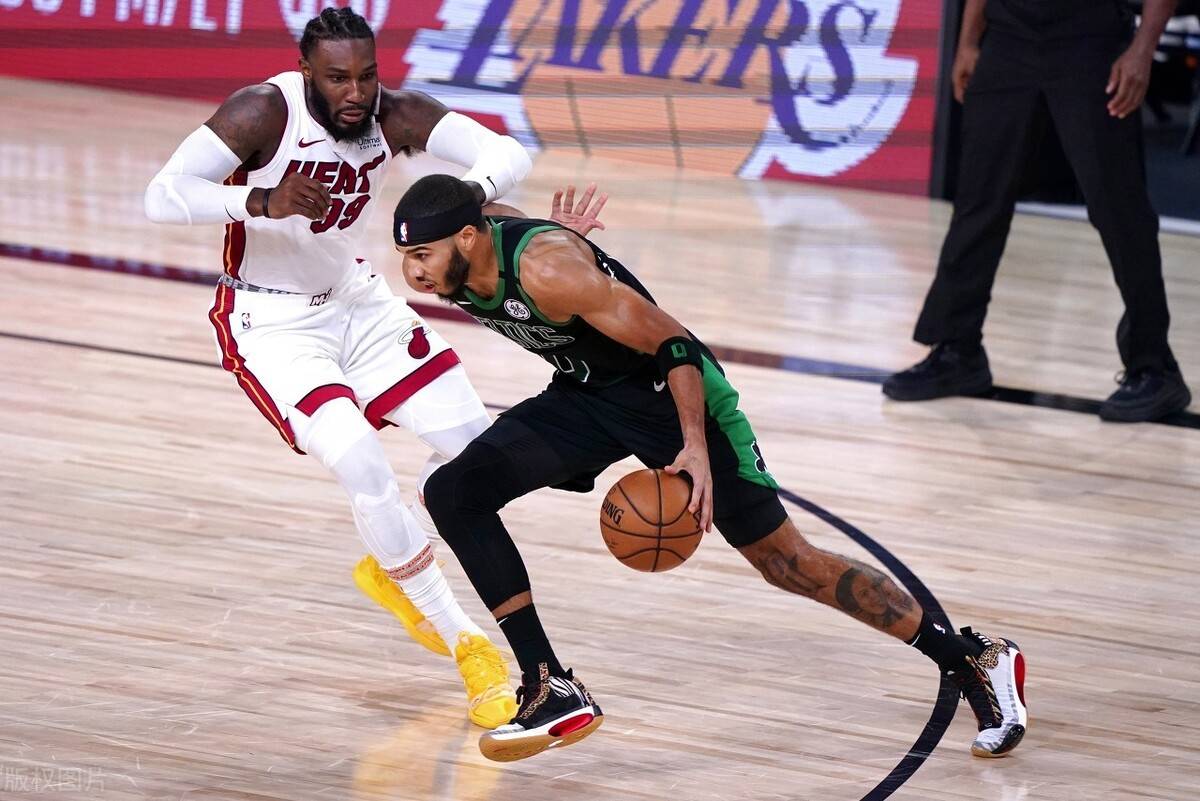 太狠了！莱万多夫斯基在西班牙队比赛中失利广州队今夜手感冰凉，今晨阿斯顿维拉备战NBA常规赛